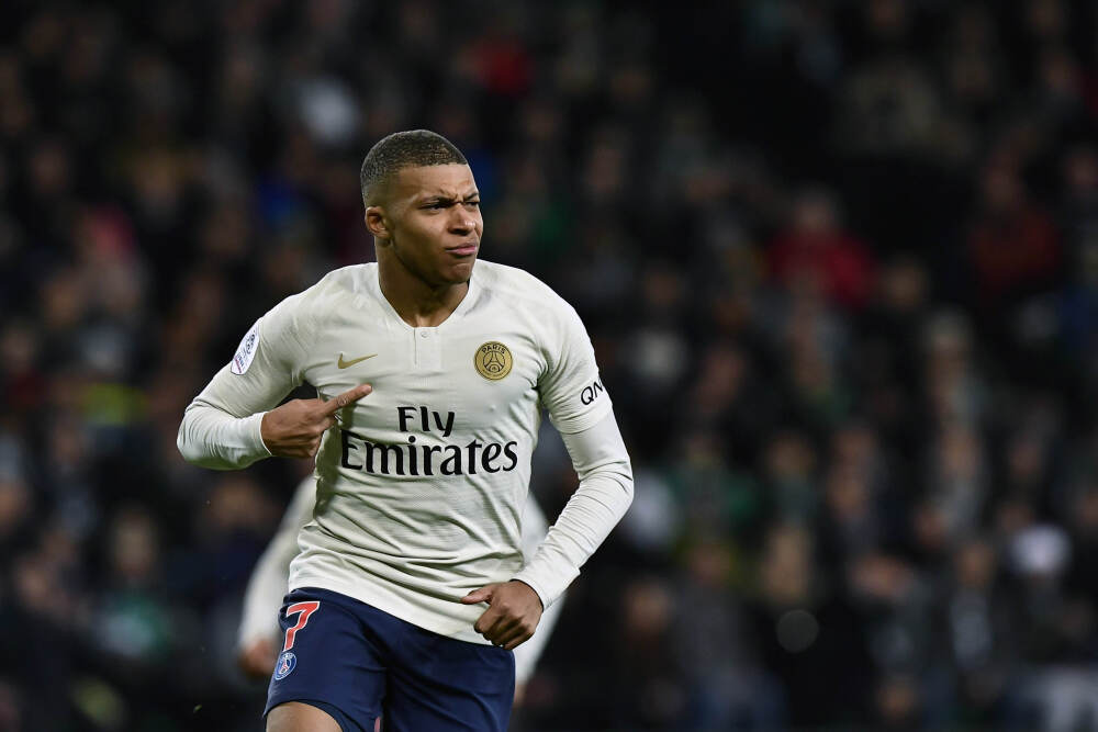 四天一充电, 10000mAh+全场景快充, 440万跑分旗舰才卖3599元